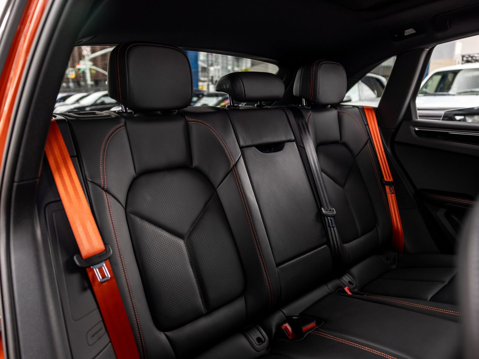 Certified 2025 Porsche Macan AWD/4WD image 53
