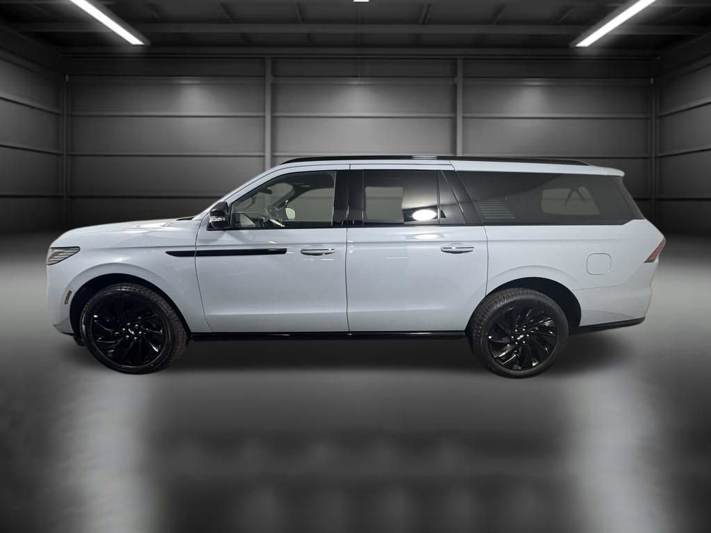 New 2026 Lincoln Navigator L Reserve w/ Jet Appearance Package AWD/4WD video 3