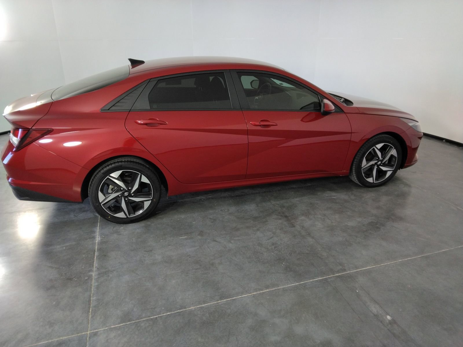 Used 2023 Hyundai Elantra SEL w/ Convenience Package image 7