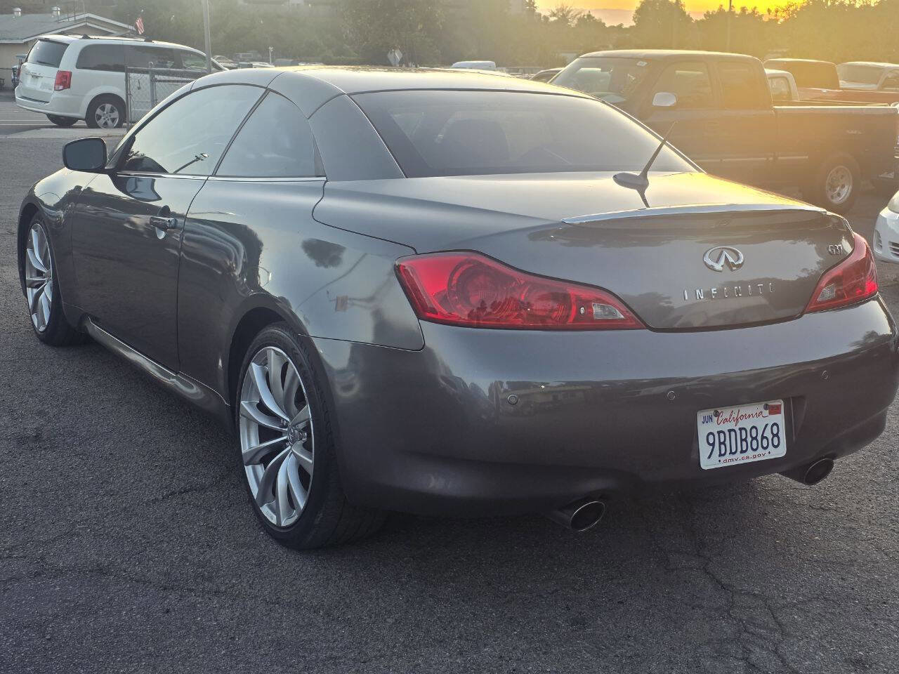 Used 2010 INFINITI G37 Convertible w/ Premium Pkg RWD image 5