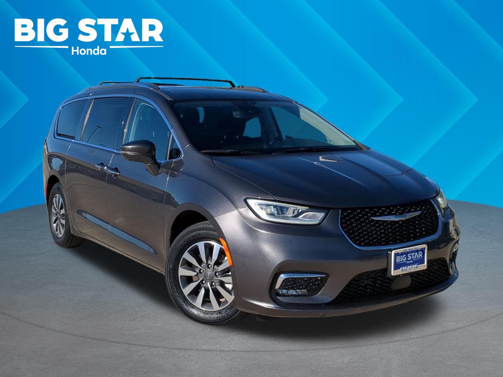 Used 2021 Chrysler Pacifica Touring-L image 1