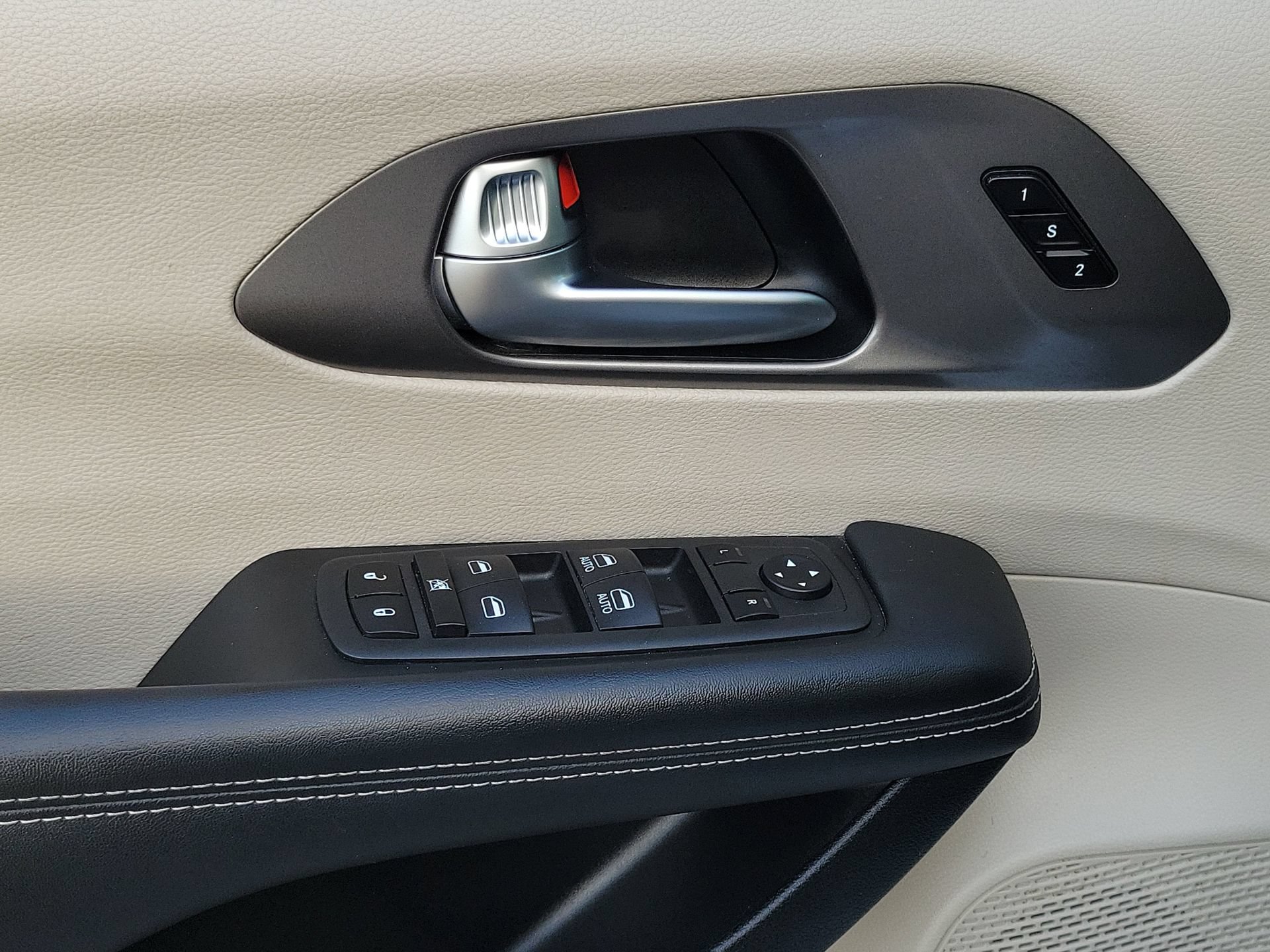 Certified 2023 Chrysler Pacifica Touring-L FWD image 15