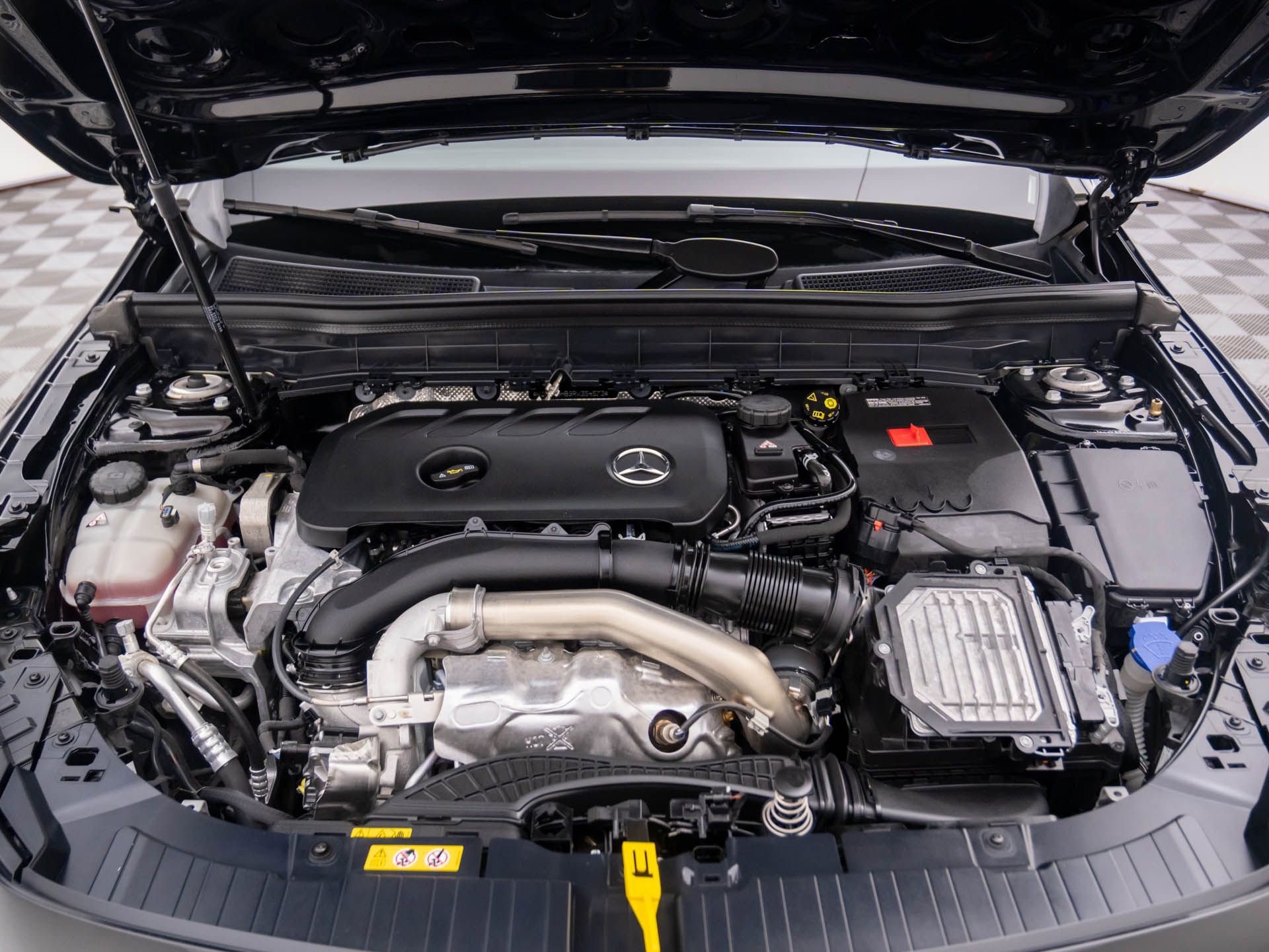 Certified 2024 Mercedes-Benz GLB 250 4MATIC w/ Exclusive Package image 32