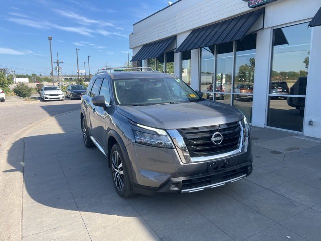 Used 2024 Nissan Pathfinder Platinum w/ Cargo Package image 13