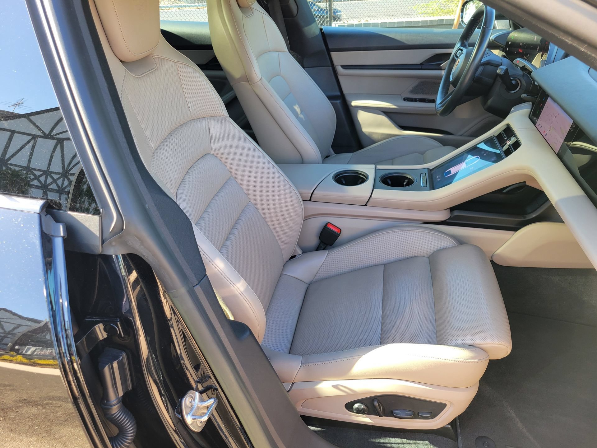 Certified 2022 Porsche Taycan 4 Cross Turismo AWD/4WD image 27