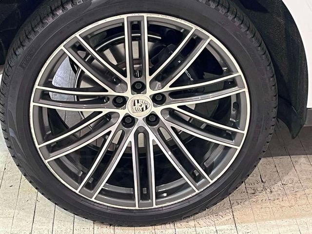 Certified 2023 Porsche Macan Turbo image 14