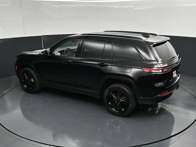 Used 2023 Jeep Grand Cherokee Limited w/ Black Appearance Package AWD/4WD image 56