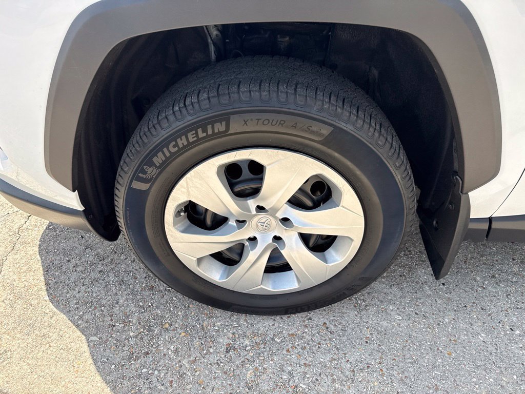 Used 2021 Toyota RAV4 LE AWD/4WD image 21