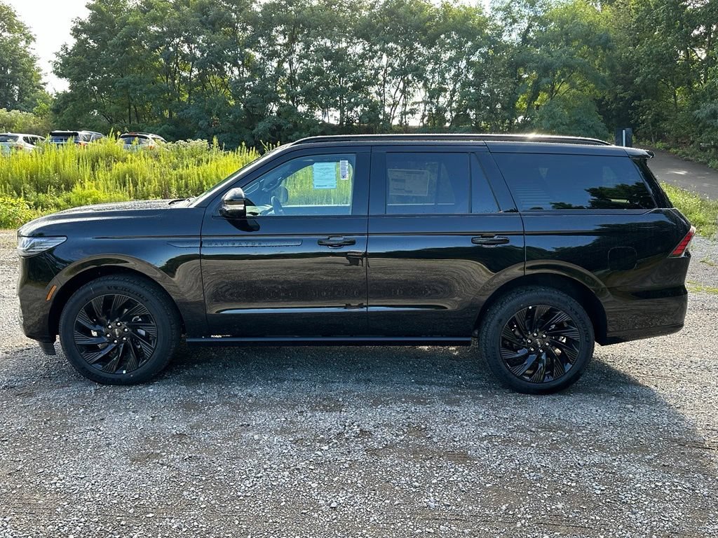 New 2027 Lincoln Navigator Reserve w/ Jet Appearance Package AWD/4WD image 2