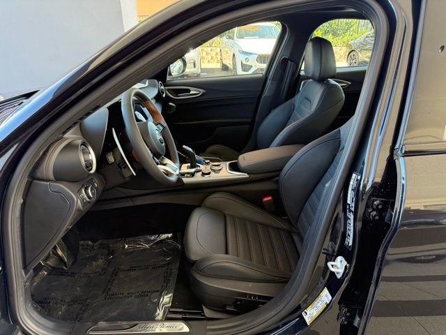 New 2025 Alfa Romeo Giulia w/ Driving Assist Package image 9