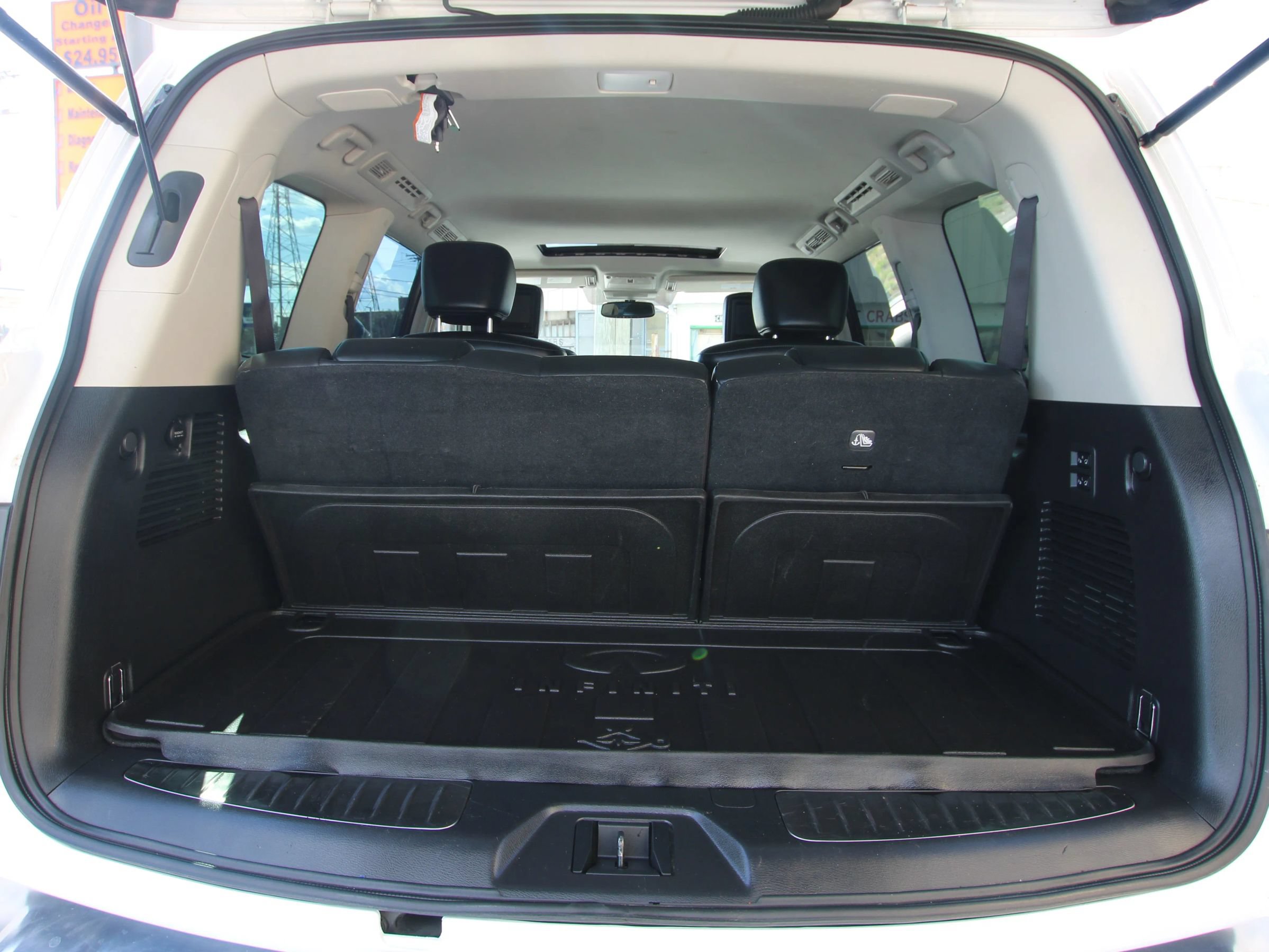 Used 2019 INFINITI QX80 Luxe w/ 22" Wheel Package AWD/4WD image 13