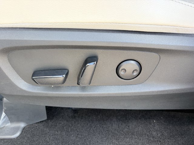 Used 2025 Nissan Pathfinder SL FWD image 21