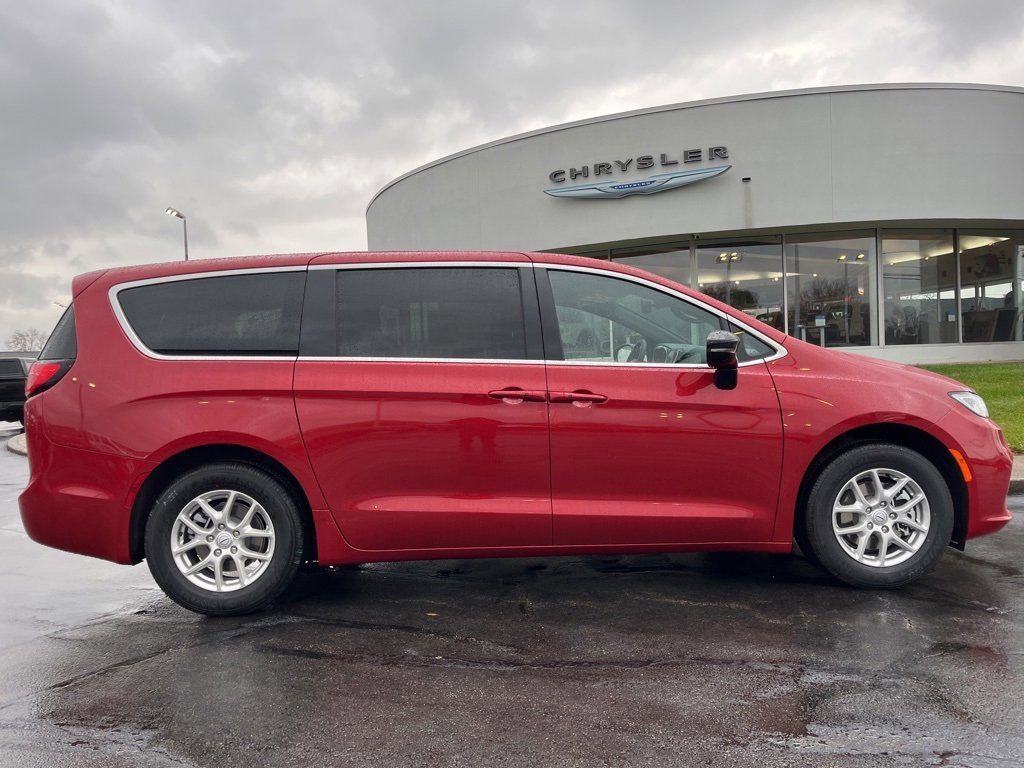 New 2026 Chrysler Pacifica Select image 48