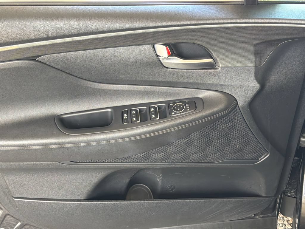 Used 2023 Hyundai Santa Fe SE FWD image 3