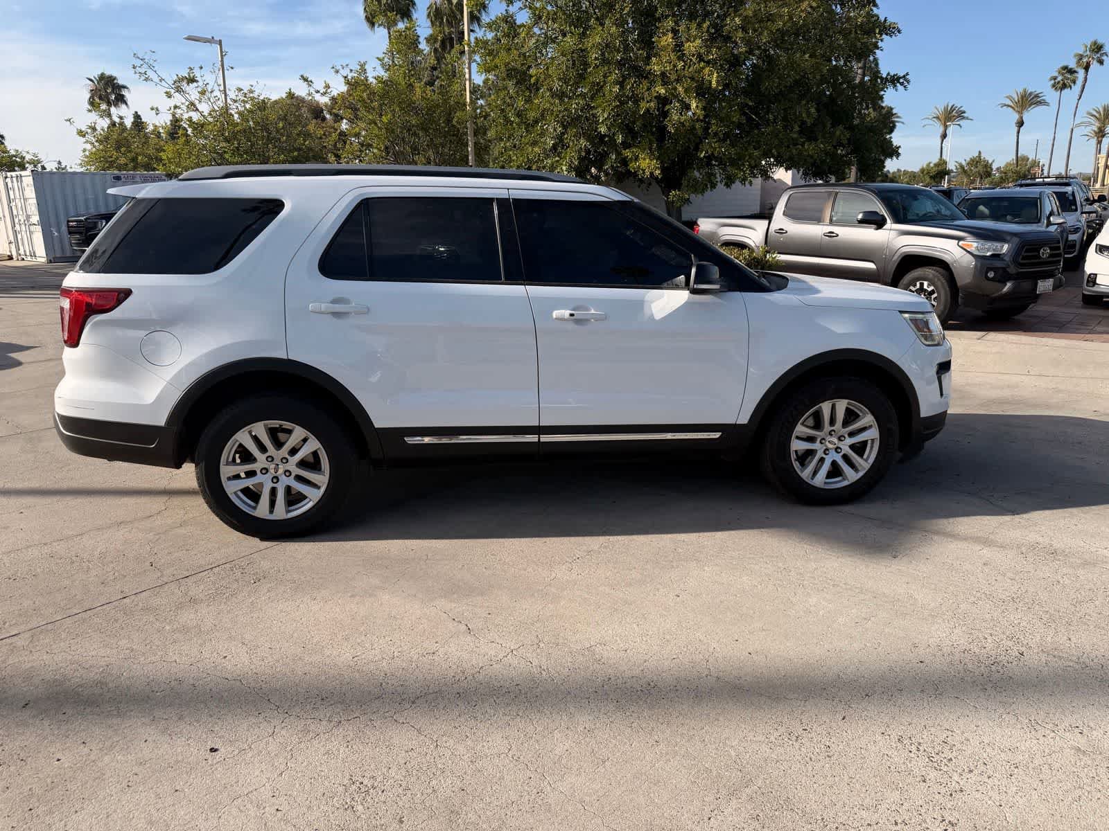 Used 2018 Ford Explorer XLT w/ Equipment Group 201A AWD/4WD image 6