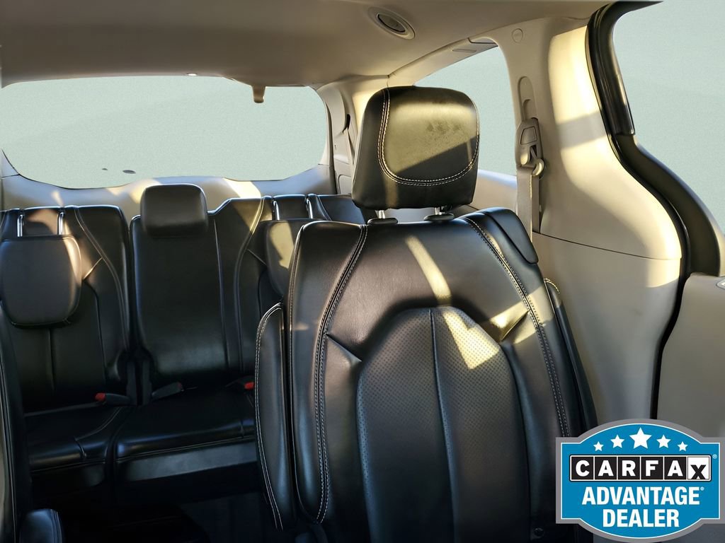 Used 2023 Chrysler Pacifica Touring-L image 17