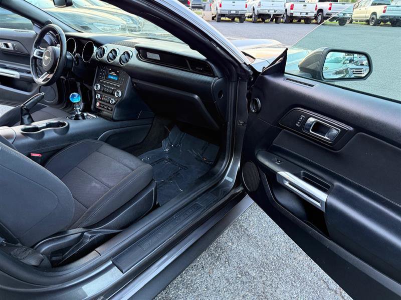 Used 2017 Ford Mustang Coupe RWD image 9