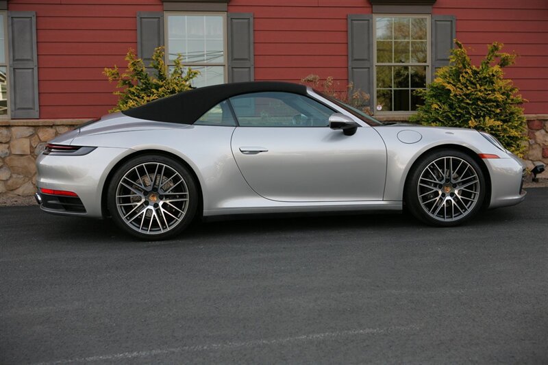 Used 2024 Porsche 911 Carrera w/ Premium Package RWD image 7