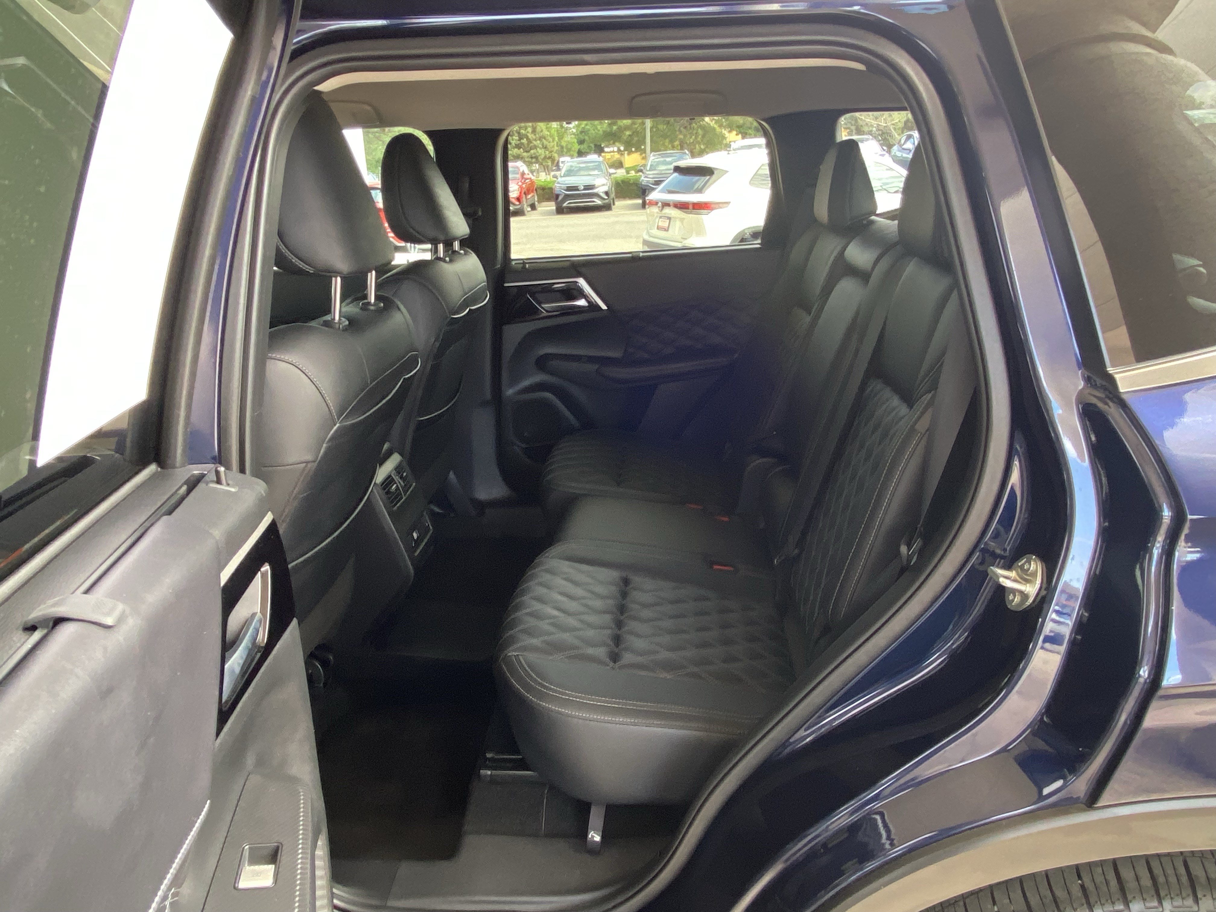 Used 2024 Mitsubishi Outlander SEL AWD/4WD image 41