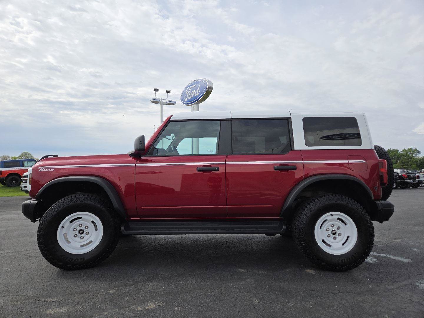 Used 2025 Ford Bronco Heritage Edition AWD/4WD image 16