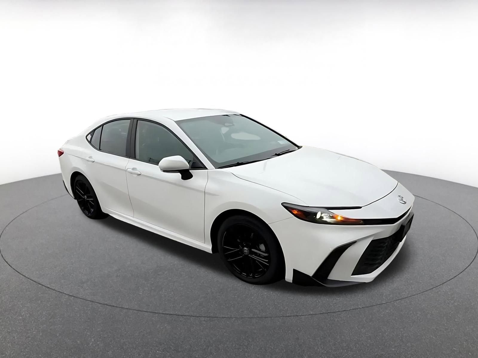 Used 2025 Toyota Camry SE video 2