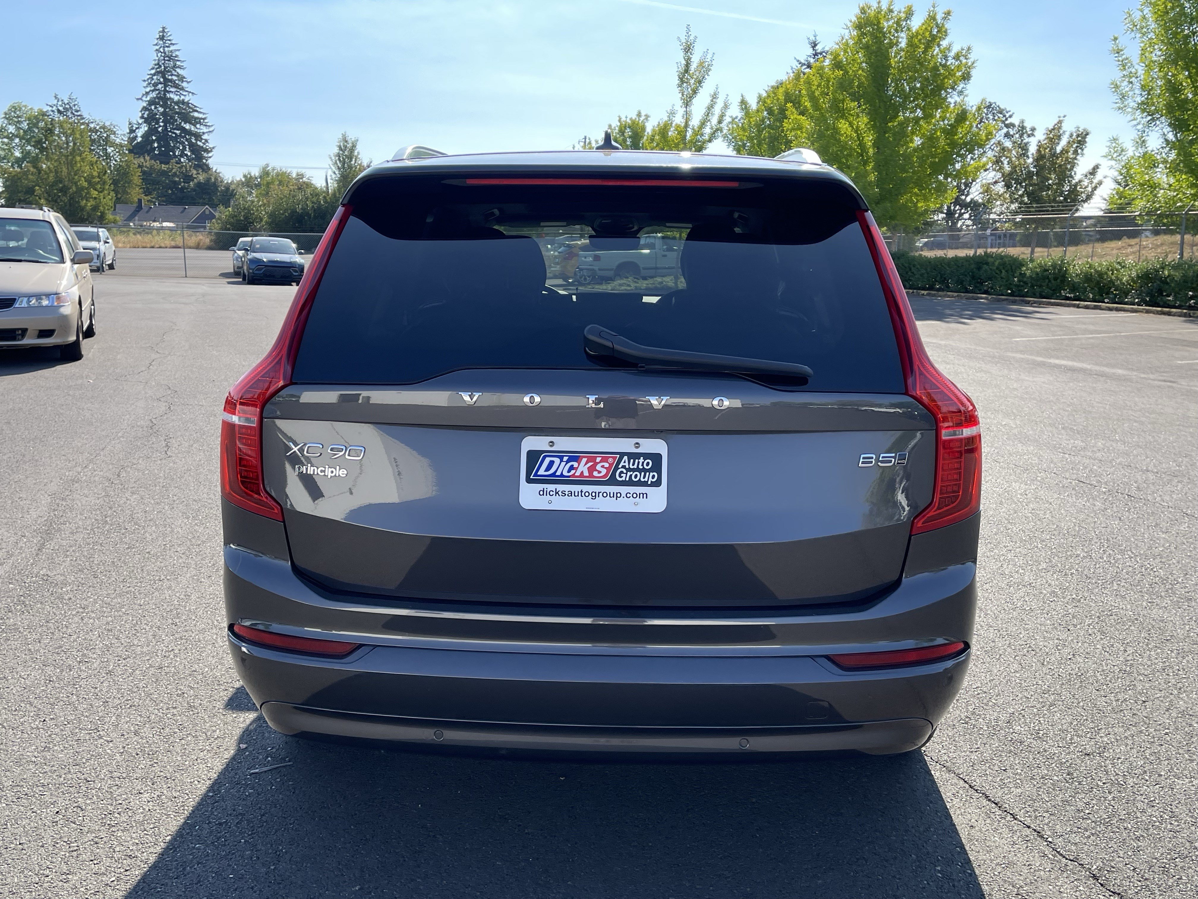 Used 2023 Volvo XC90 B5 Core AWD/4WD image 4