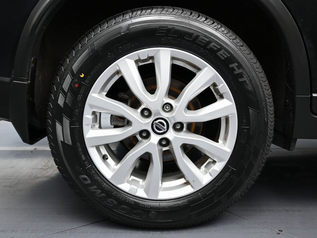 Used 2020 Nissan Rogue SV image 11