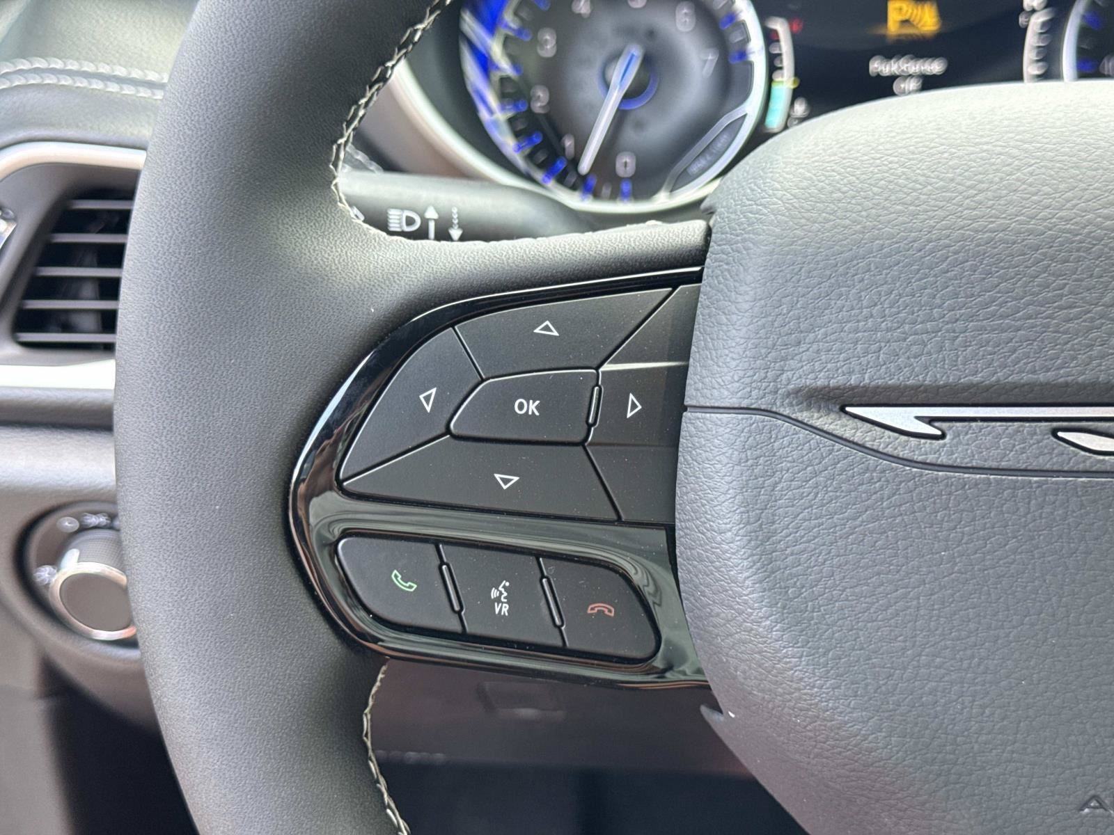 New 2027 Chrysler Pacifica Limited FWD image 20