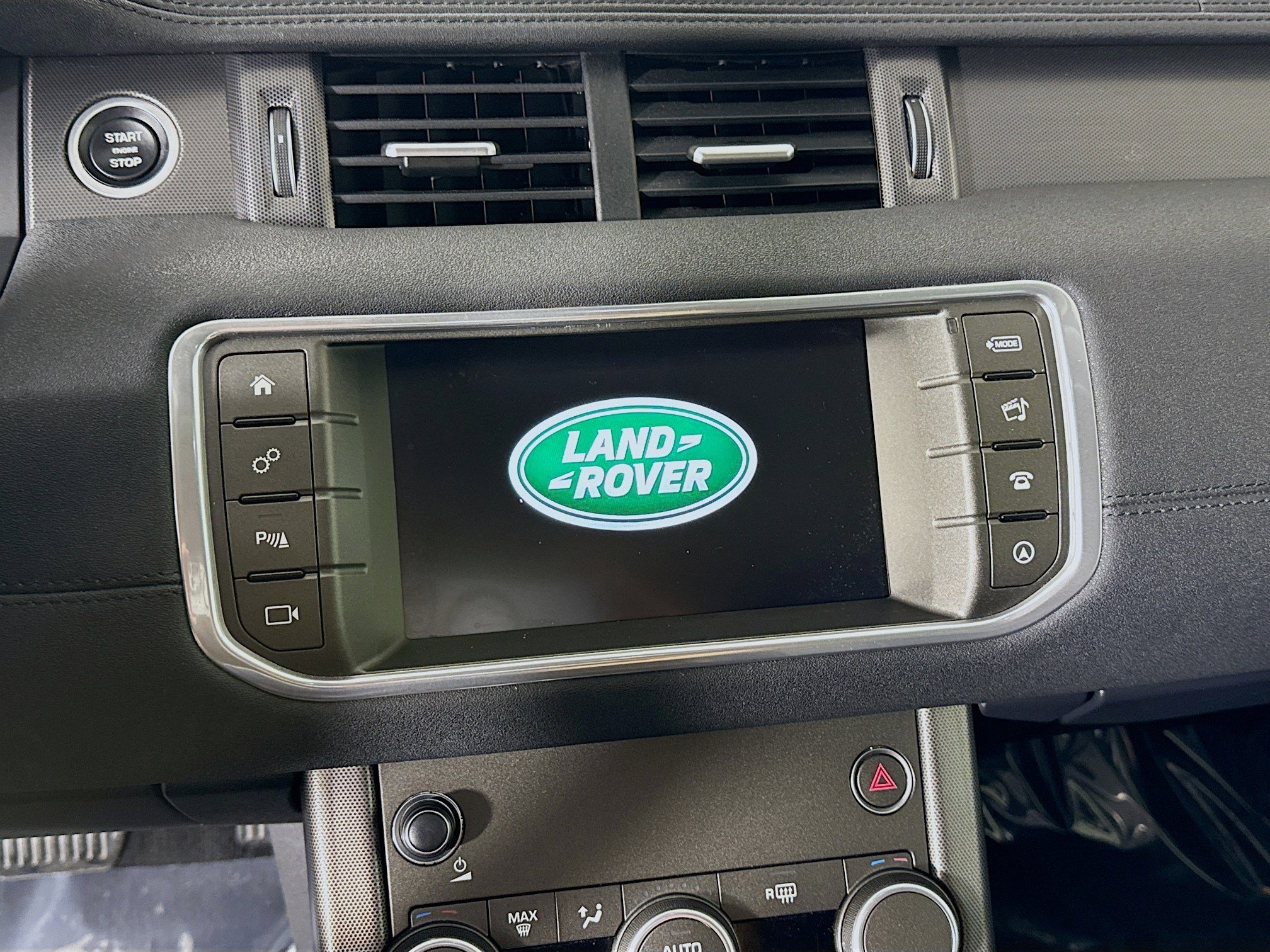 Used 2019 Land Rover Range Rover Evoque SE image 18