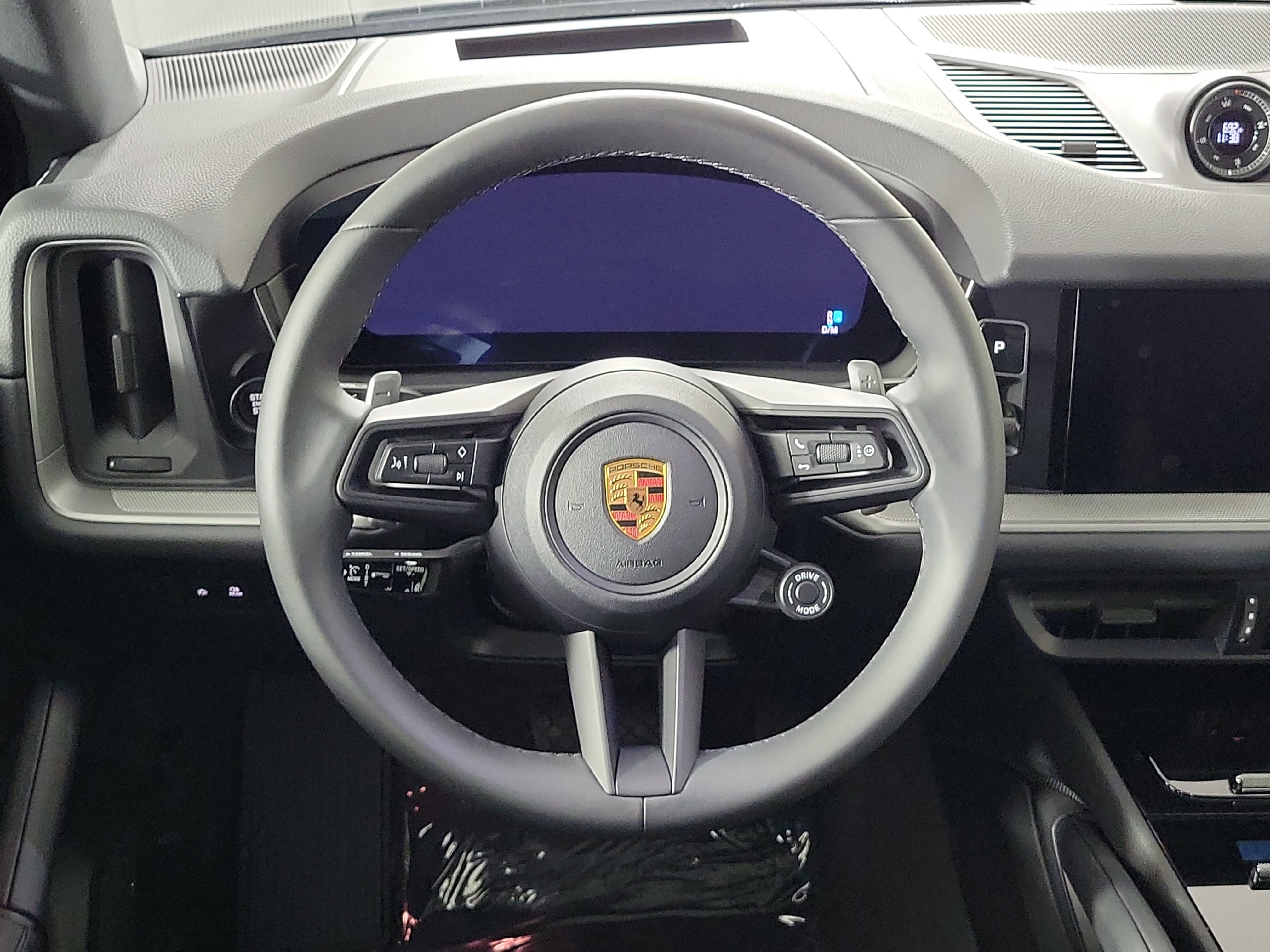 Used 2025 Porsche Cayenne Coupe AWD/4WD image 12