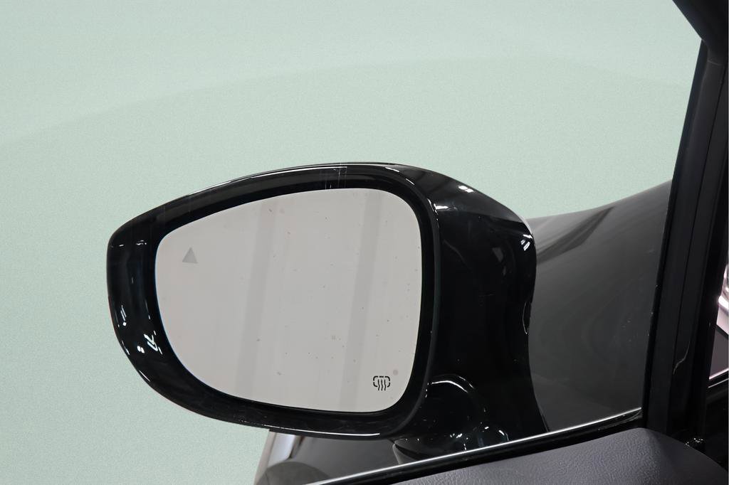 Used 2025 Chrysler Pacifica Select image 21
