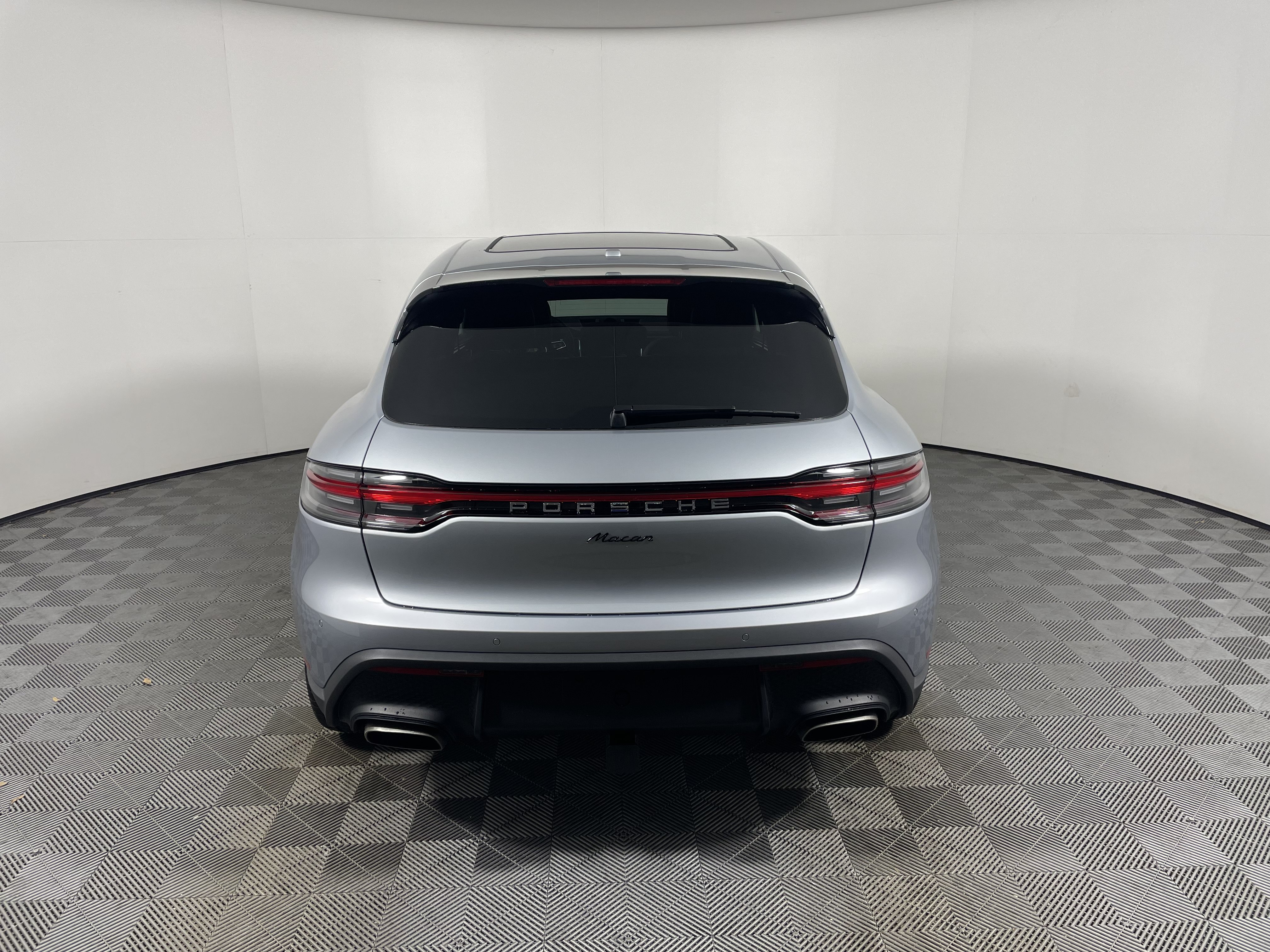 Certified 2026 Porsche Macan AWD/4WD image 6