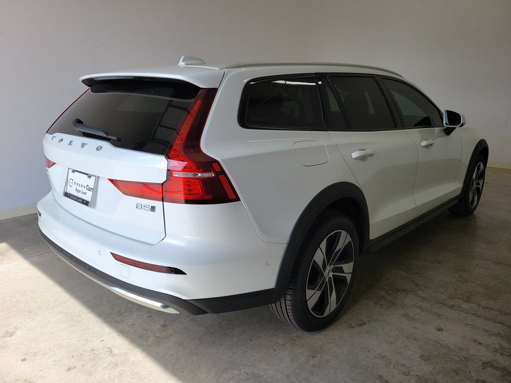 New 2026 Volvo V60 B5 Cross Country Plus w/ Climate Package AWD/4WD image 5