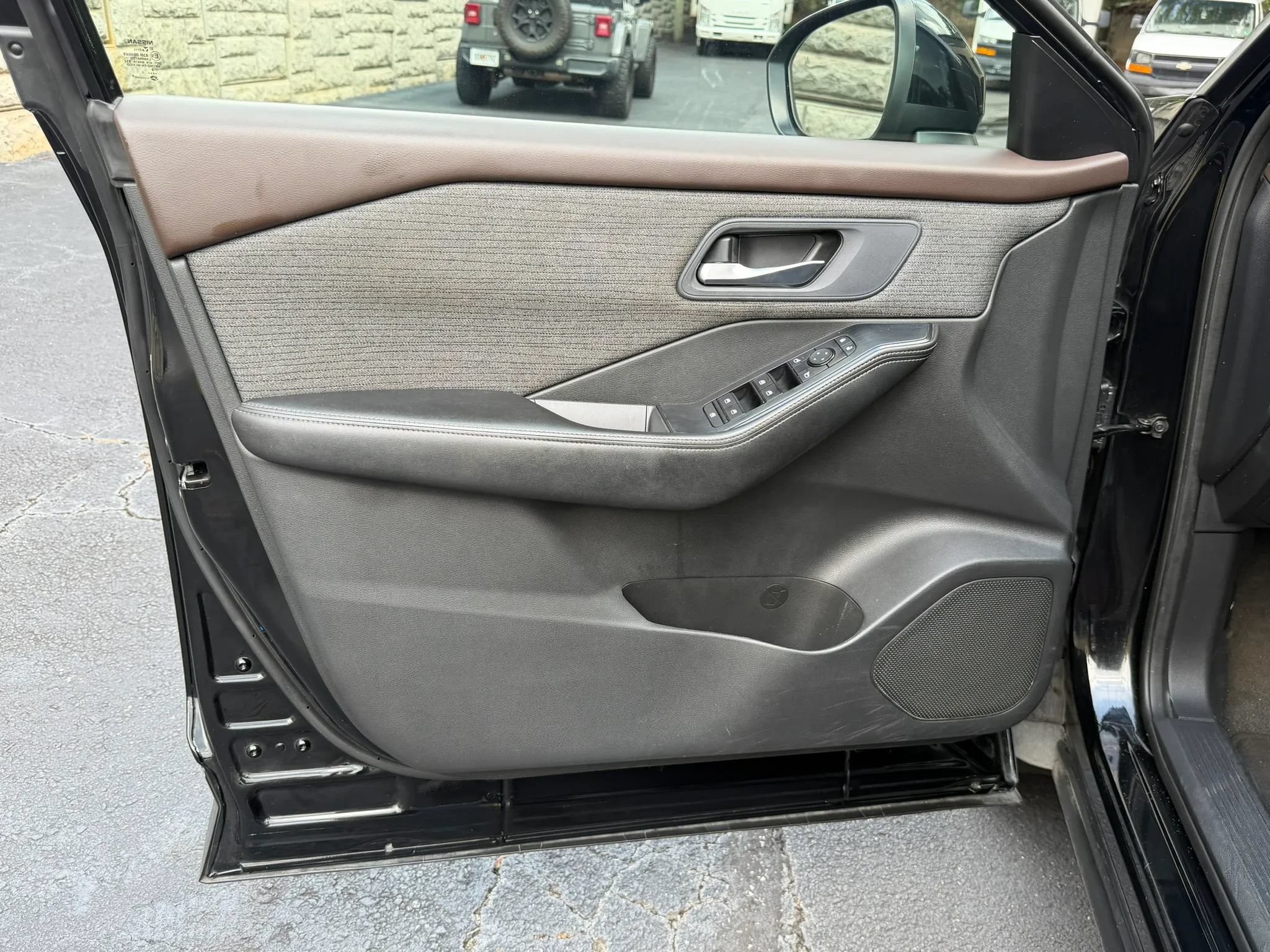 Used 2022 Nissan Rogue SV FWD image 27