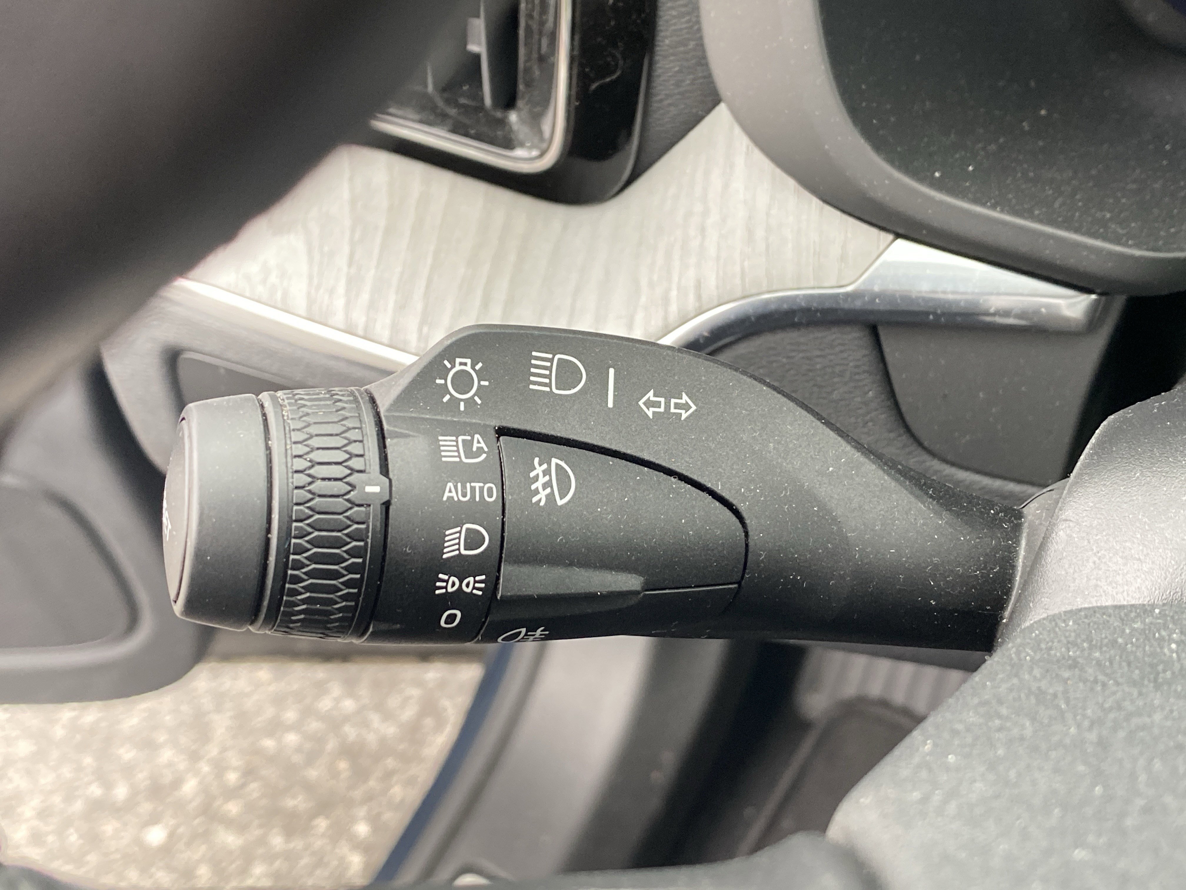 Used 2025 Volvo XC60 B5 Plus image 23