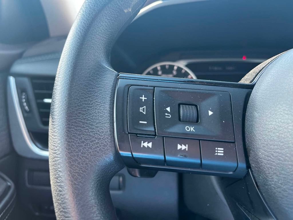 Used 2023 Nissan Rogue SV FWD image 20