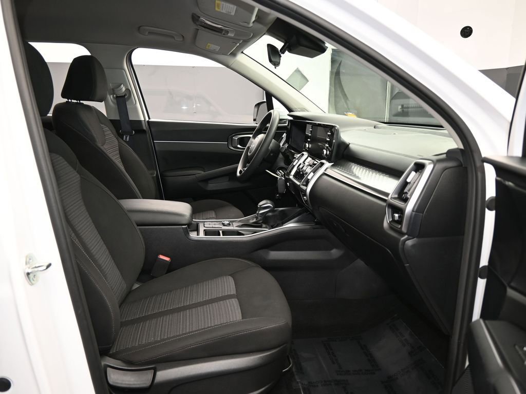 Used 2023 Kia Sorento LX image 39