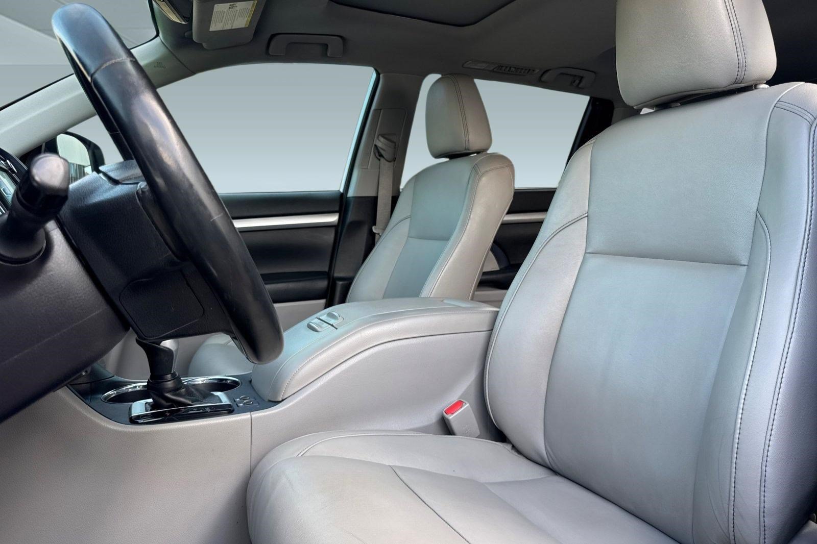 Used 2018 Toyota Highlander XLE FWD image 5