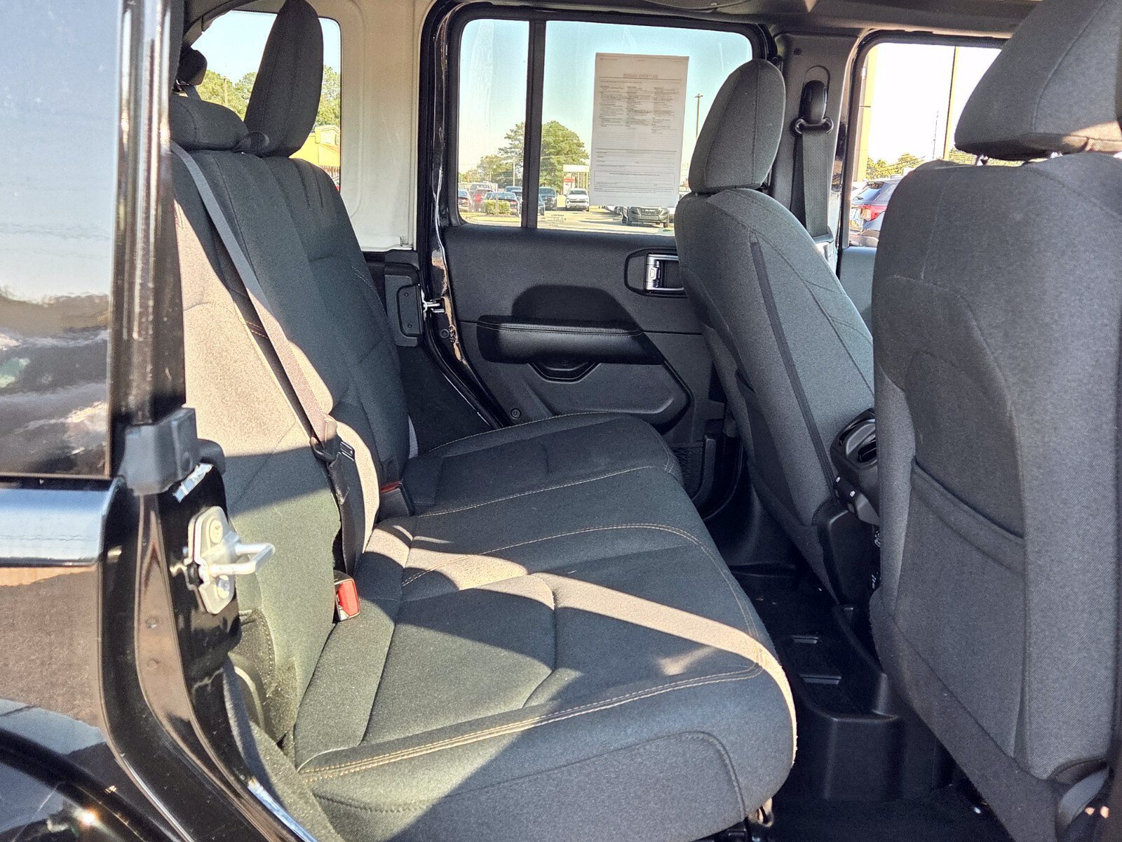 Used 2024 Jeep Wrangler Unlimited Sahara AWD/4WD image 14