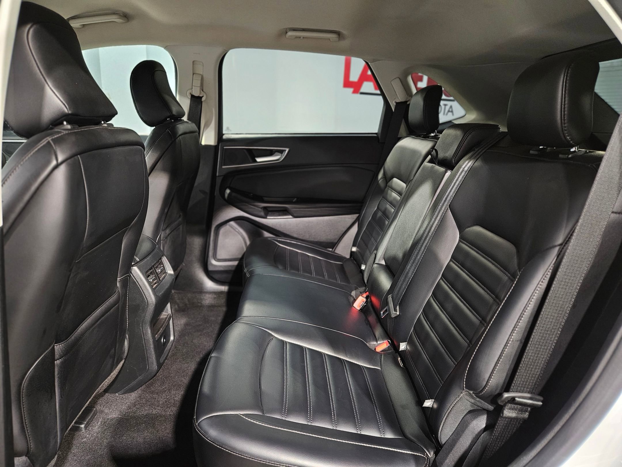 Used 2024 Ford Edge SEL image 36