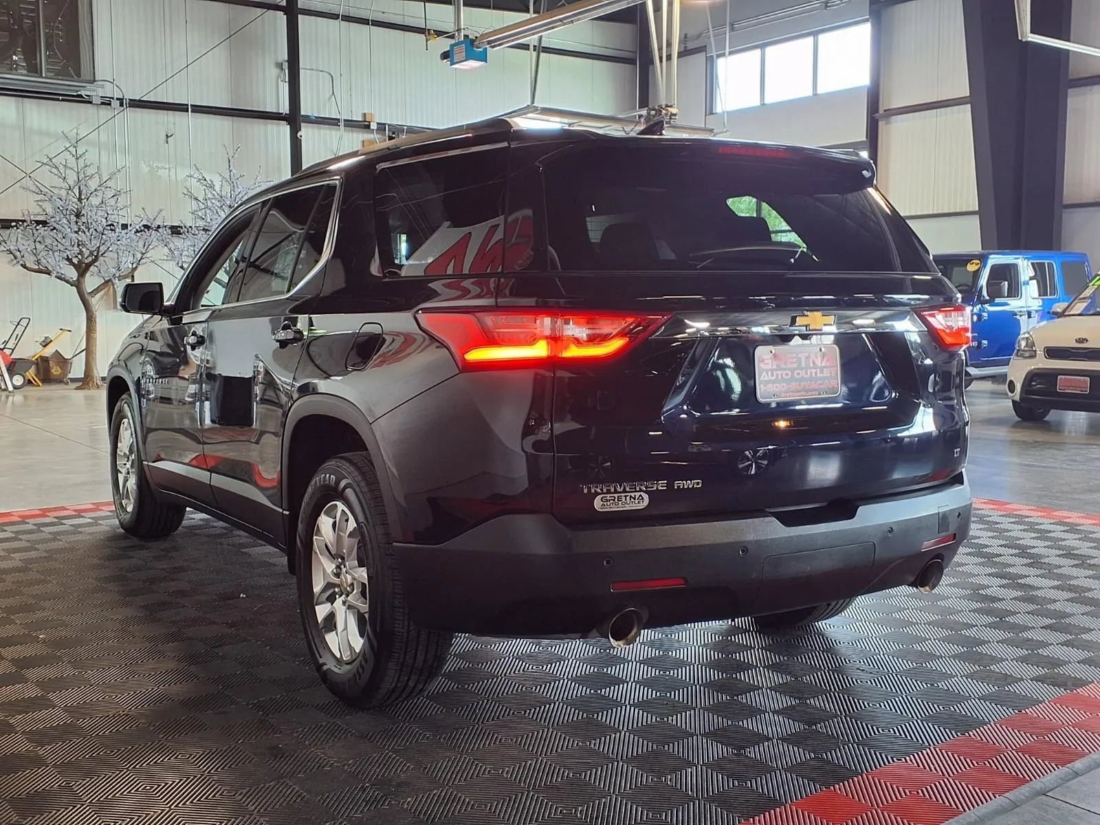 Used 2020 Chevrolet Traverse LT w/ Driver Confidence II Package AWD/4WD image 4