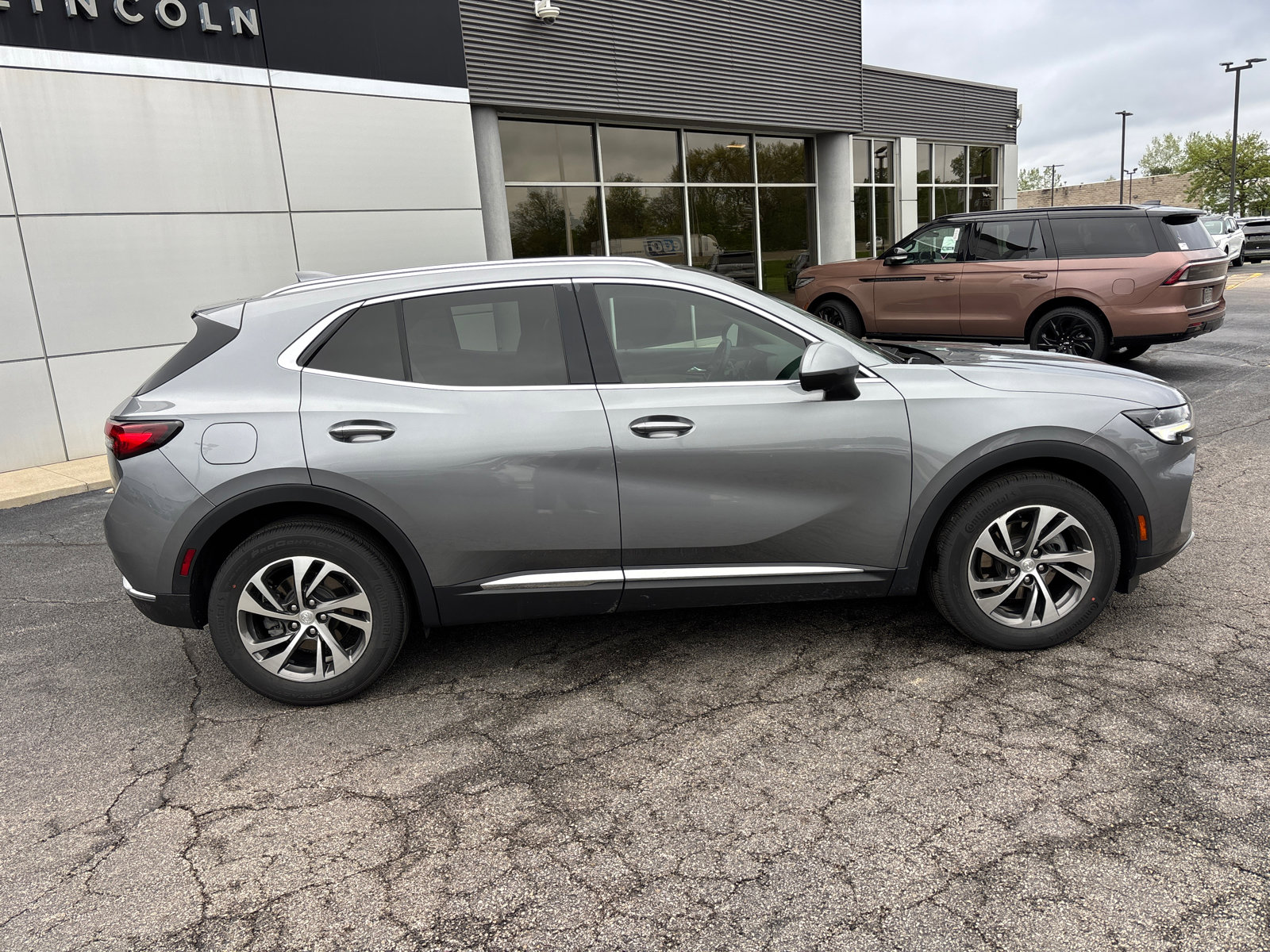 Used 2021 Buick Envision Essence w/ Technology Package I FWD image 8