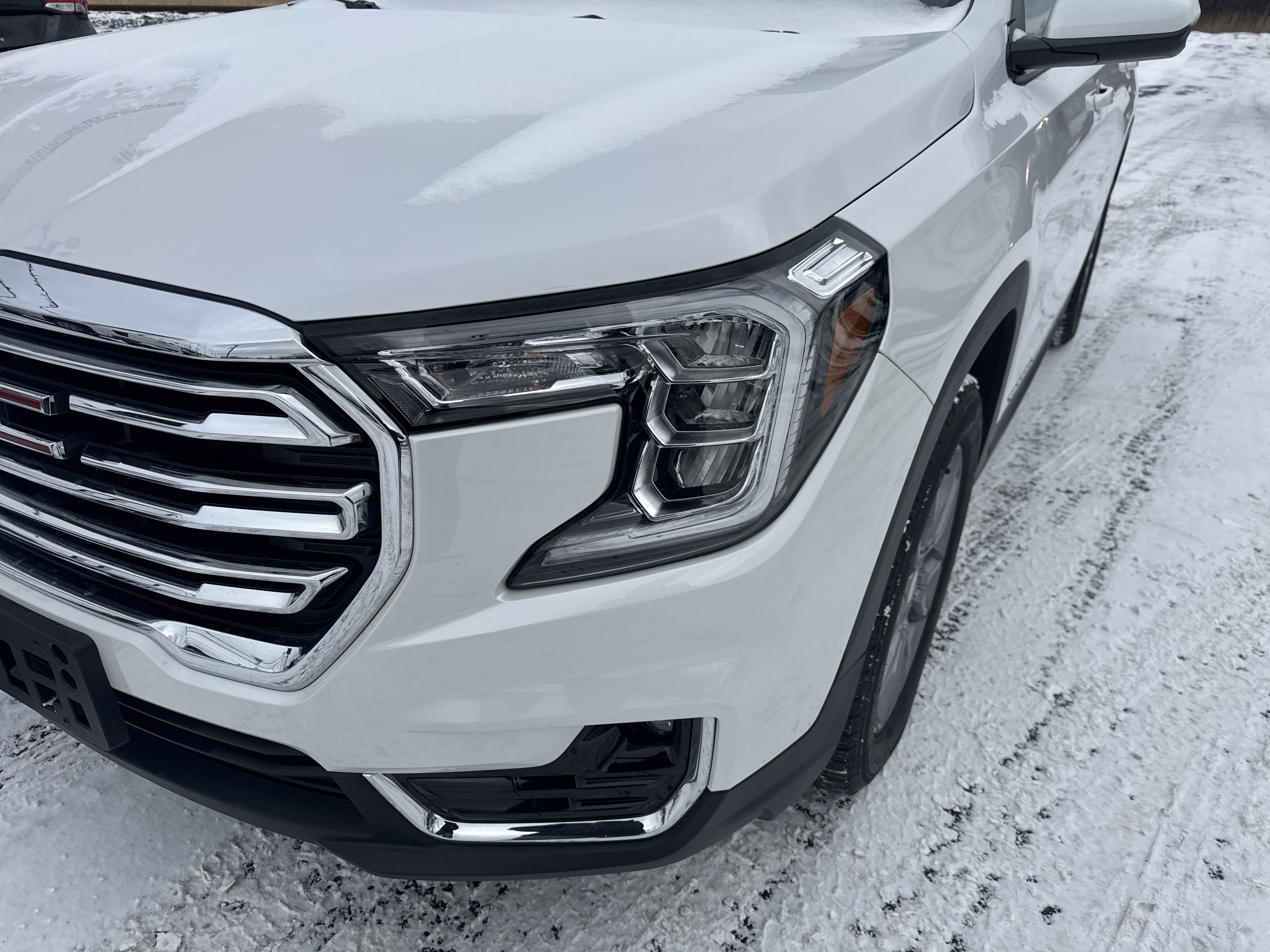 Used 2023 GMC Terrain SLT w/ LPO, Floor Liner Package image 10