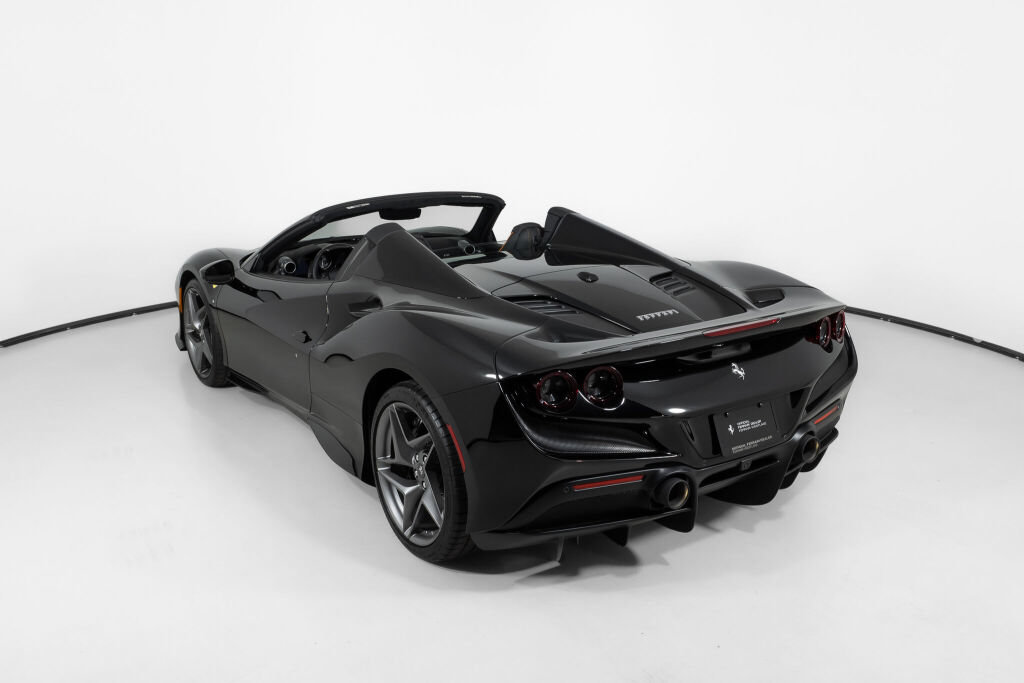 Used 2022 Ferrari F8 Tributo RWD image 5