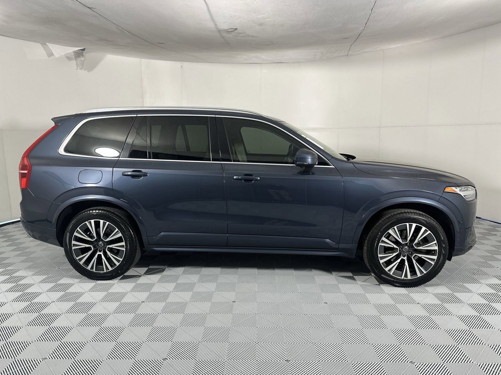 Used 2020 Volvo XC90 T6 Momentum AWD/4WD image 9