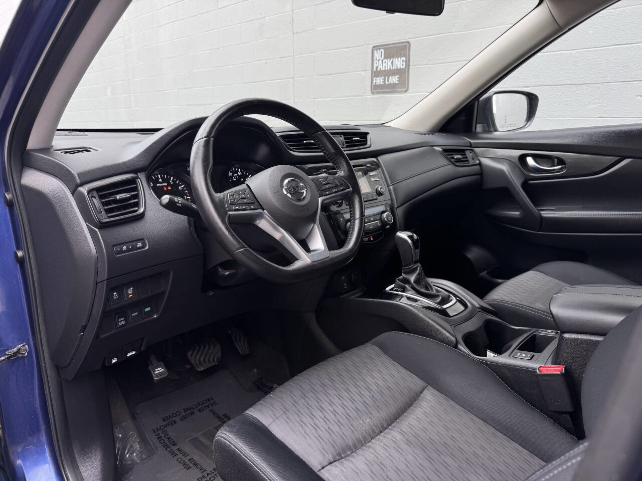 Used 2017 Nissan Rogue SV image 12