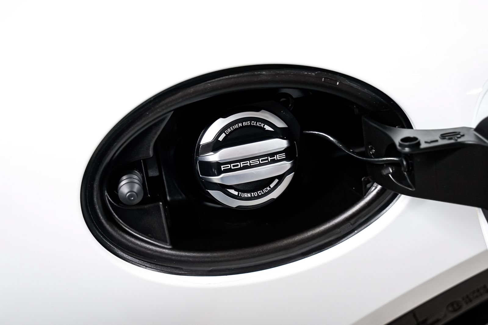 Used 2022 Porsche 718 Boxster Spyder RWD image 35