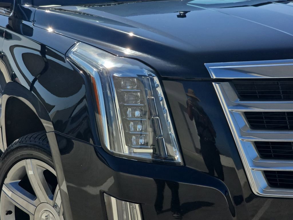 Used 2018 Cadillac Escalade Luxury image 37