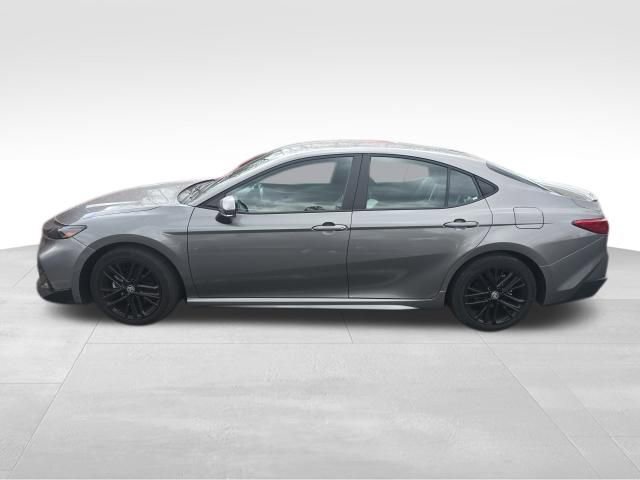 Used 2025 Toyota Camry SE image 3