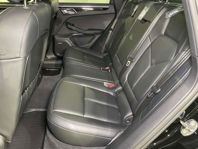 Certified 2025 Porsche Macan image 18